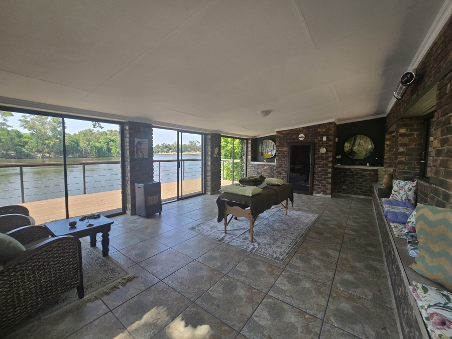 4 Bedroom Property for Sale in Lindequesdrif North West